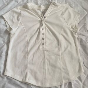 Elegant white henly tank top good for a summer trip 👌